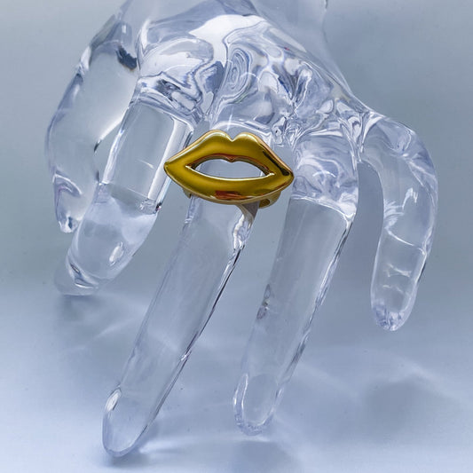 SUGAR LIPS RING