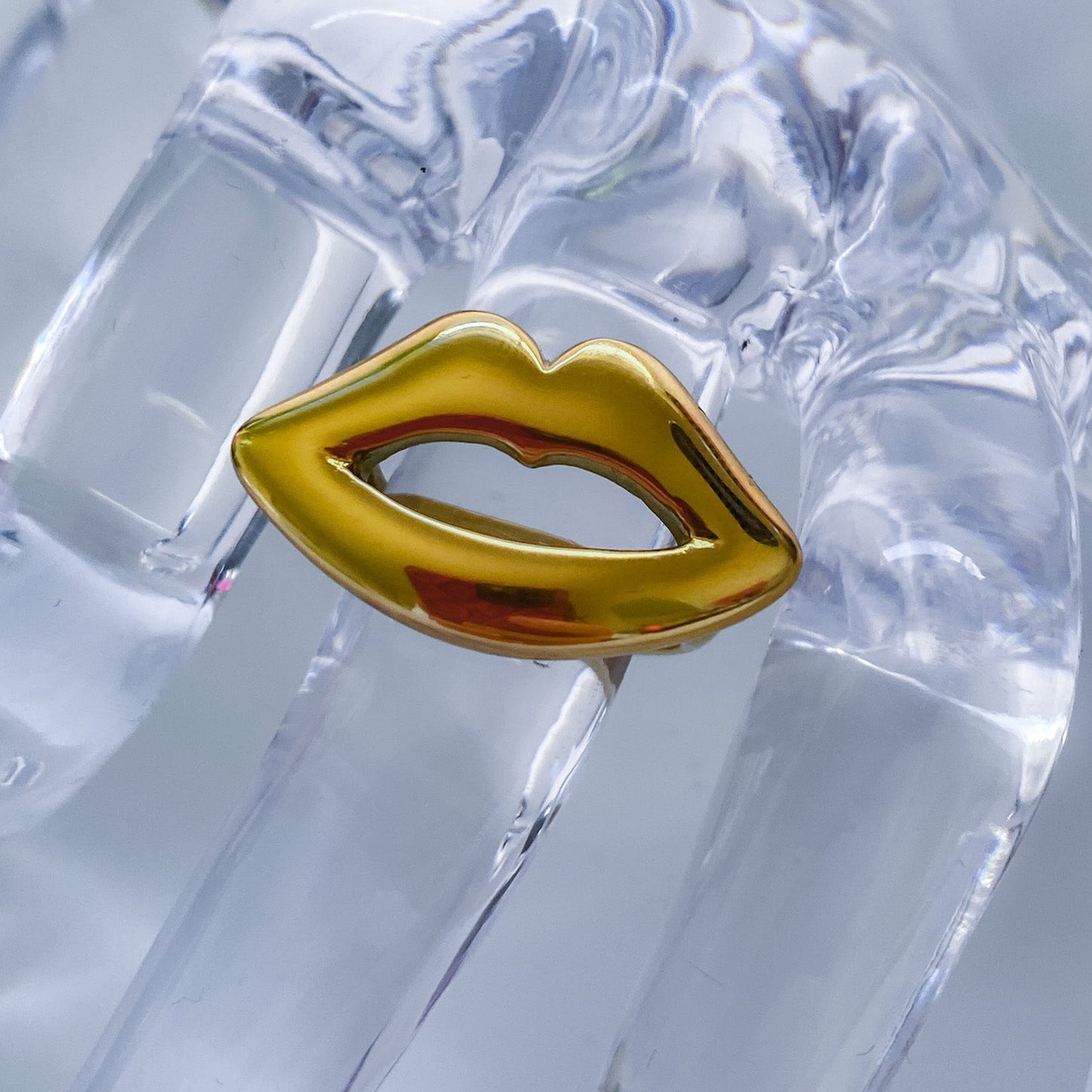 SUGAR LIPS RING